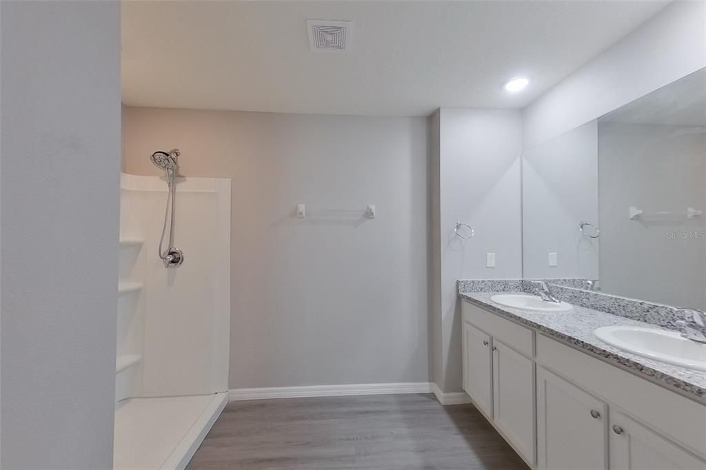 En Renta: $2,495 (5 camas, 3 baños, 2370 Pies cuadrados)