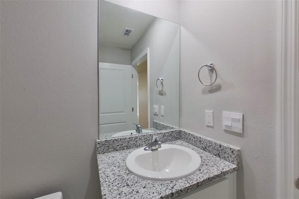 En Renta: $2,495 (5 camas, 3 baños, 2370 Pies cuadrados)