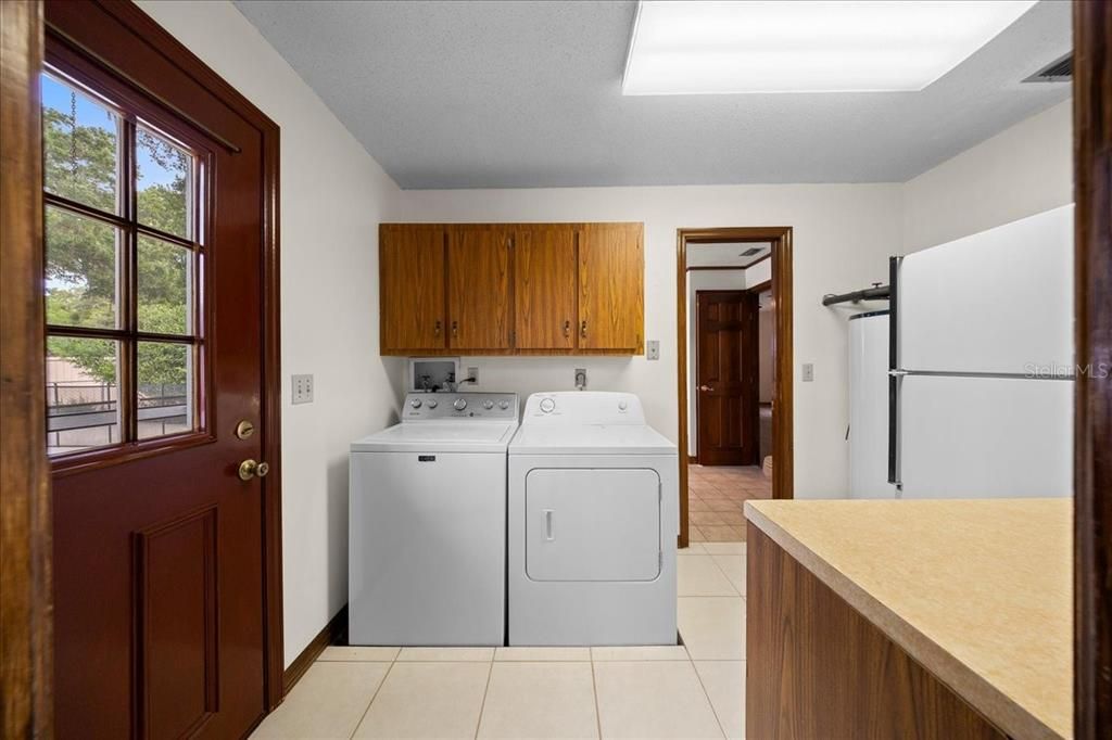 На продажу: $529,900 (4 спален, 2 ванн, 3001 Квадратных фут)