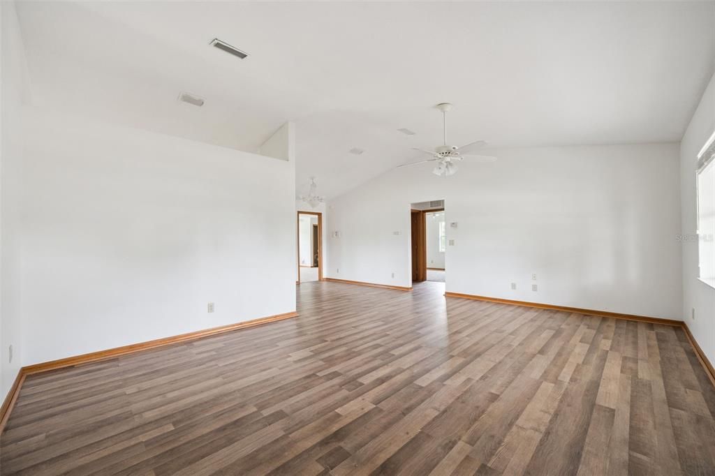 For Sale: $289,900 (3 beds, 2 baths, 1410 Square Feet)