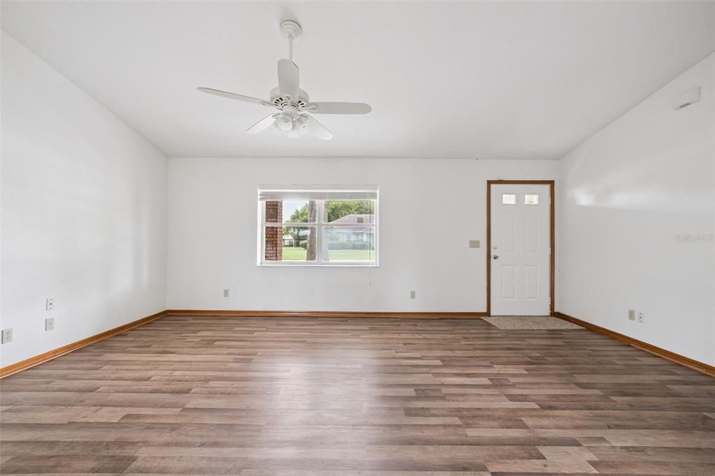 For Sale: $289,900 (3 beds, 2 baths, 1410 Square Feet)