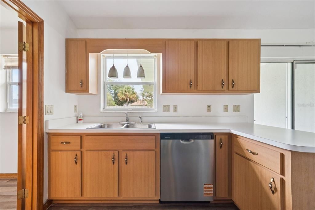 For Sale: $289,900 (3 beds, 2 baths, 1410 Square Feet)