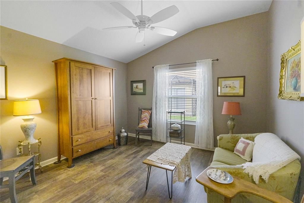 На продажу: $279,900 (2 спален, 2 ванн, 1203 Квадратных фут)