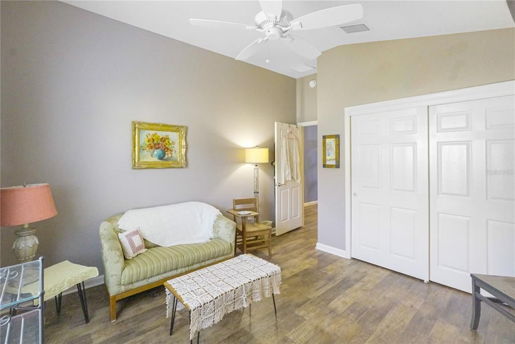 На продажу: $279,900 (2 спален, 2 ванн, 1203 Квадратных фут)