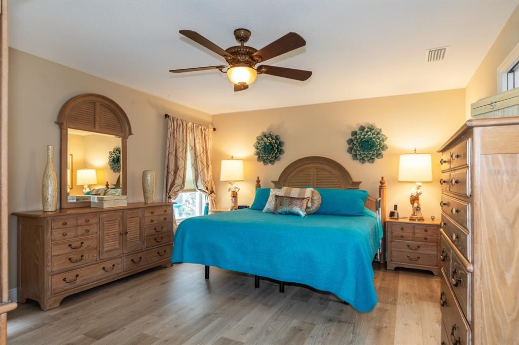 For Sale: $319,000 (3 beds, 2 baths, 1794 Square Feet)