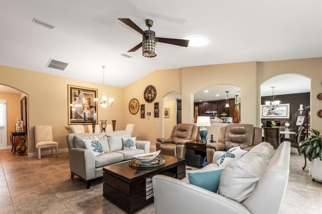 For Sale: $319,000 (3 beds, 2 baths, 1794 Square Feet)