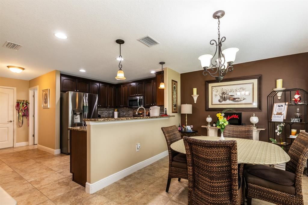 For Sale: $319,000 (3 beds, 2 baths, 1794 Square Feet)
