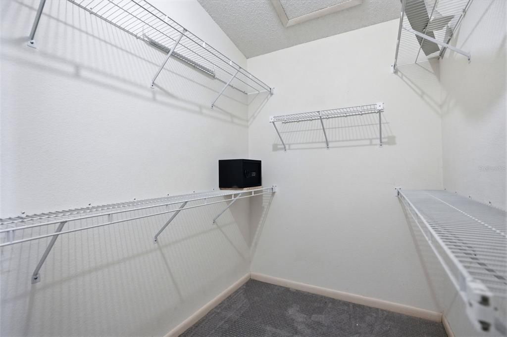 For Sale: $465,000 (3 beds, 2 baths, 1967 Square Feet)