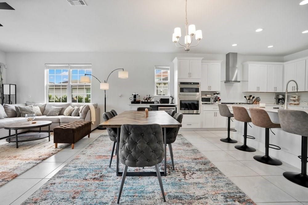 For Sale: $930,000 (5 beds, 5 baths, 3117 Square Feet)