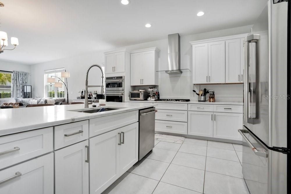 For Sale: $930,000 (5 beds, 5 baths, 3117 Square Feet)