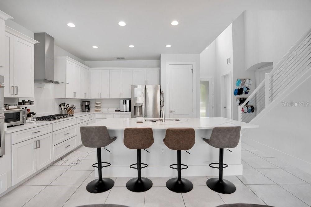 For Sale: $930,000 (5 beds, 5 baths, 3117 Square Feet)