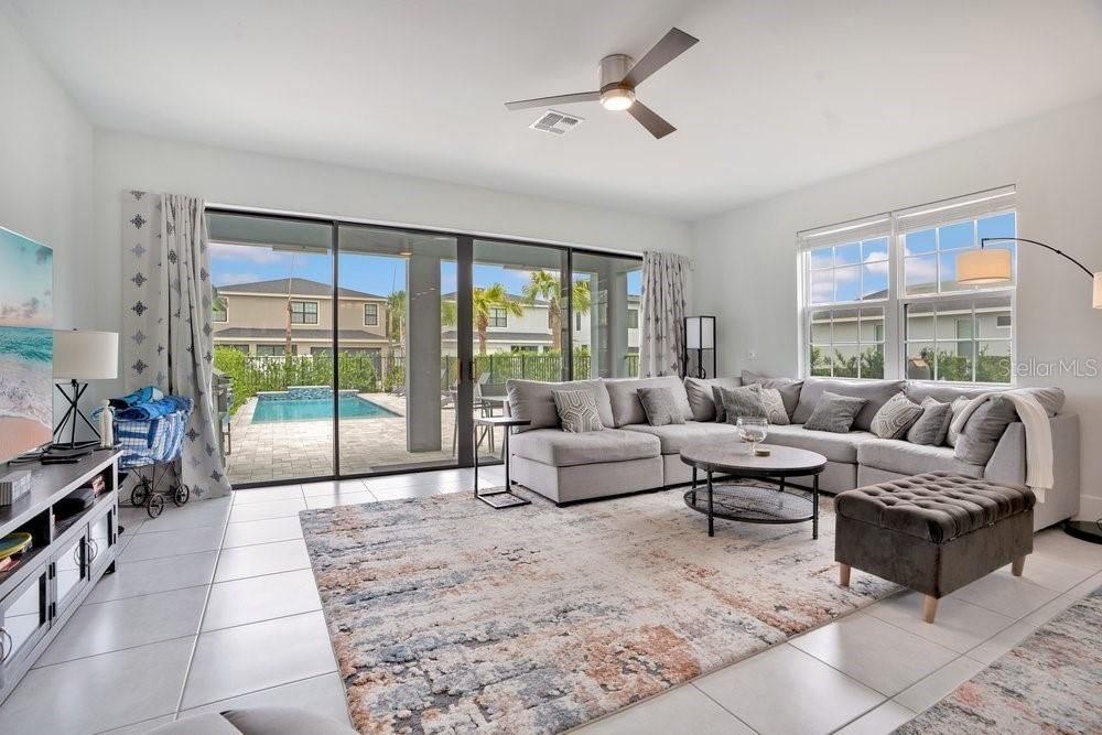 For Sale: $930,000 (5 beds, 5 baths, 3117 Square Feet)