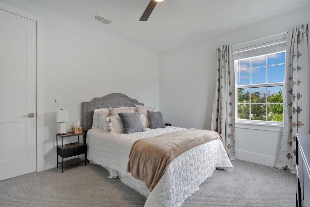 For Sale: $930,000 (5 beds, 5 baths, 3117 Square Feet)
