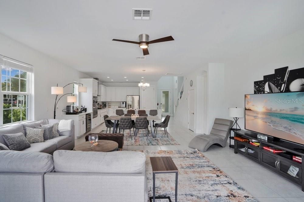 For Sale: $930,000 (5 beds, 5 baths, 3117 Square Feet)