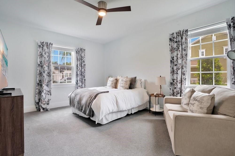 For Sale: $930,000 (5 beds, 5 baths, 3117 Square Feet)