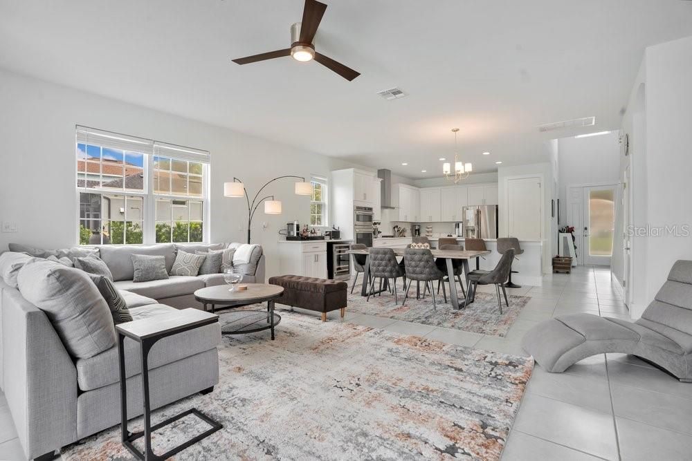 For Sale: $930,000 (5 beds, 5 baths, 3117 Square Feet)
