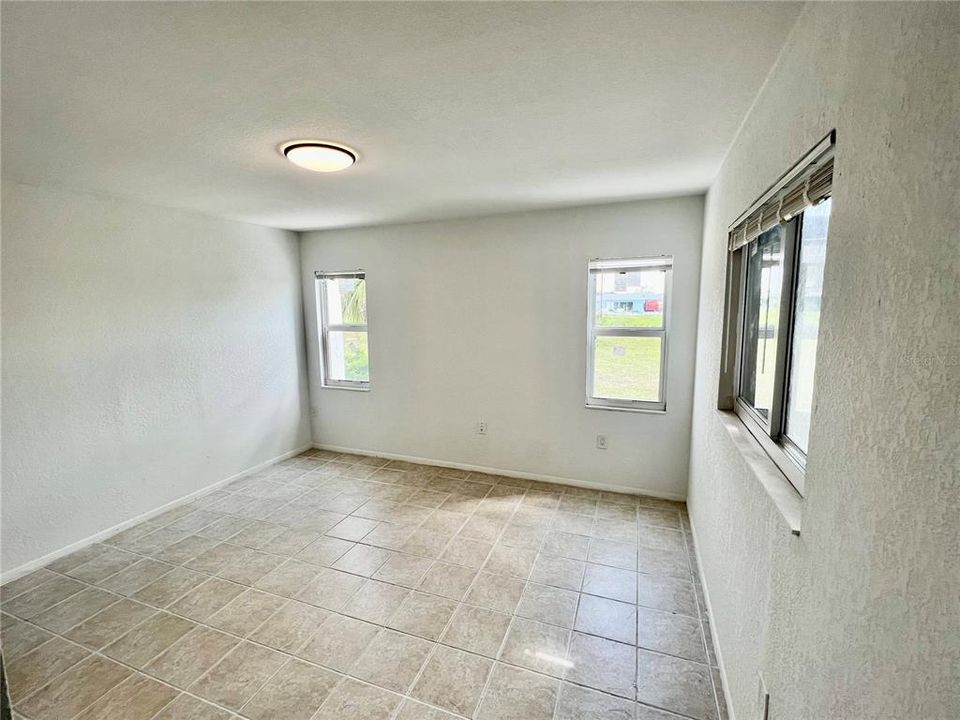 В аренду: $950 (1 спален, 1 ванн, 815 Квадратных фут)