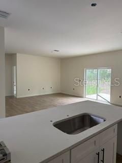 En Venta: $299,000 (4 camas, 2 baños, 1653 Pies cuadrados)