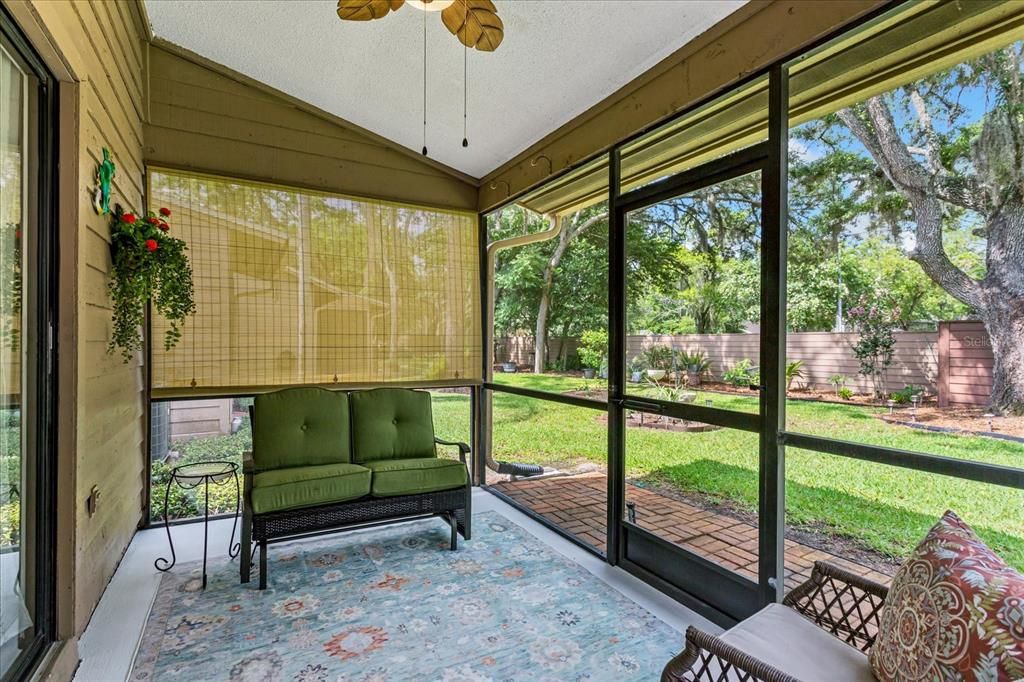 For Sale: $294,000 (2 beds, 2 baths, 1006 Square Feet)
