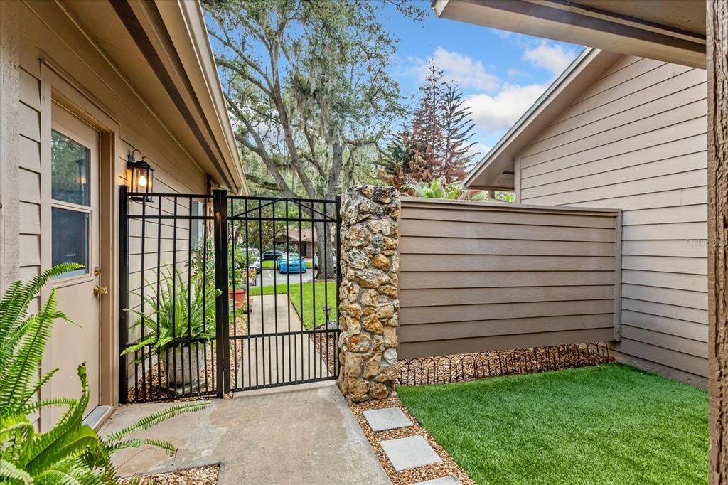 For Sale: $294,000 (2 beds, 2 baths, 1006 Square Feet)