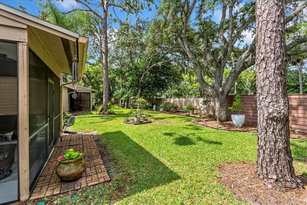 For Sale: $294,000 (2 beds, 2 baths, 1006 Square Feet)