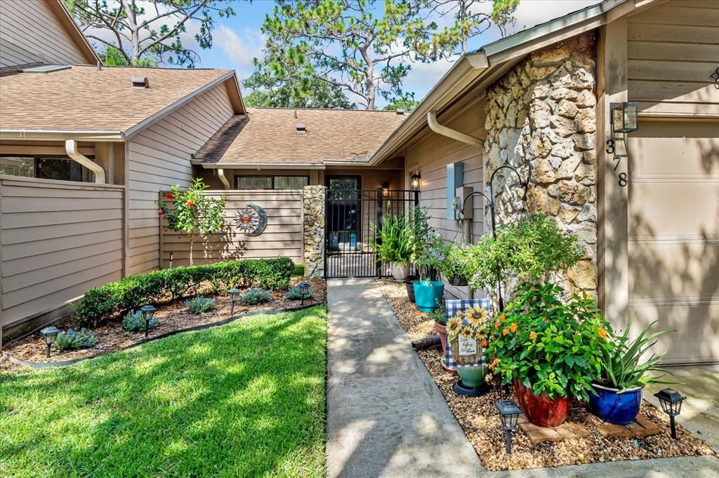 For Sale: $294,000 (2 beds, 2 baths, 1006 Square Feet)