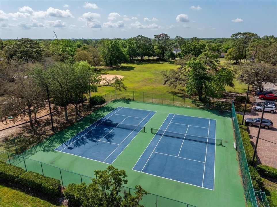 For Sale: $294,000 (2 beds, 2 baths, 1006 Square Feet)