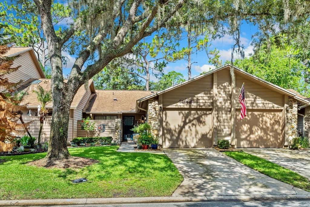 For Sale: $294,000 (2 beds, 2 baths, 1006 Square Feet)