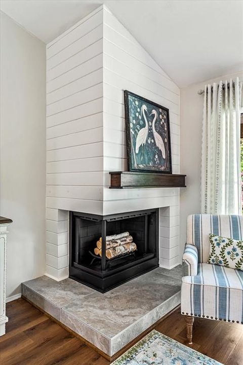 For Sale: $294,000 (2 beds, 2 baths, 1006 Square Feet)