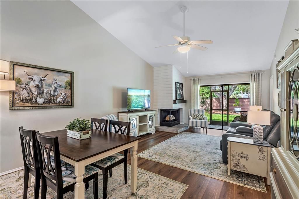 For Sale: $294,000 (2 beds, 2 baths, 1006 Square Feet)