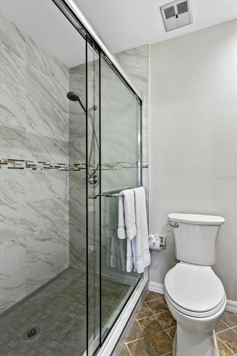 For Sale: $294,000 (2 beds, 2 baths, 1006 Square Feet)