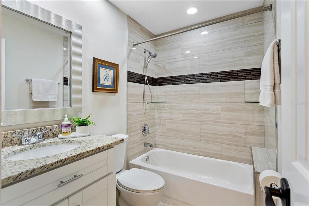 For Sale: $294,000 (2 beds, 2 baths, 1006 Square Feet)