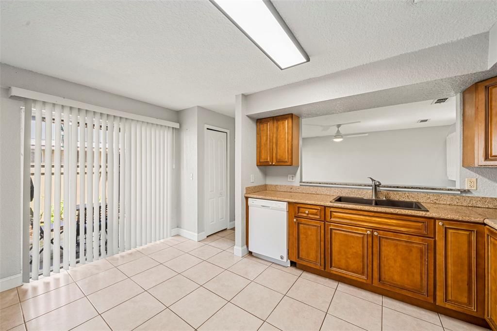 На продажу: $182,000 (2 спален, 1 ванн, 1061 Квадратных фут)
