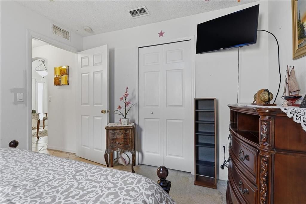 For Sale: $265,000 (3 beds, 2 baths, 1912 Square Feet)