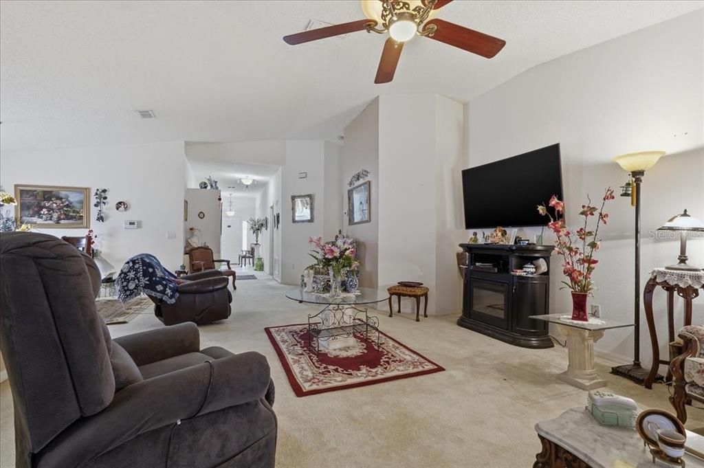 For Sale: $265,000 (3 beds, 2 baths, 1912 Square Feet)