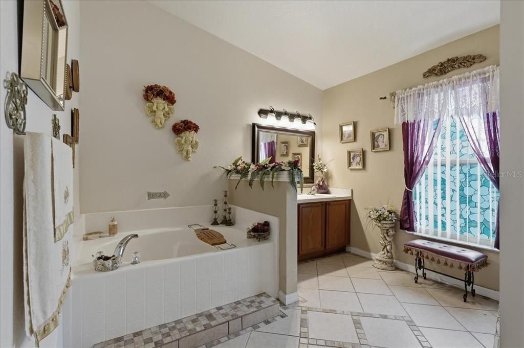 For Sale: $265,000 (3 beds, 2 baths, 1912 Square Feet)