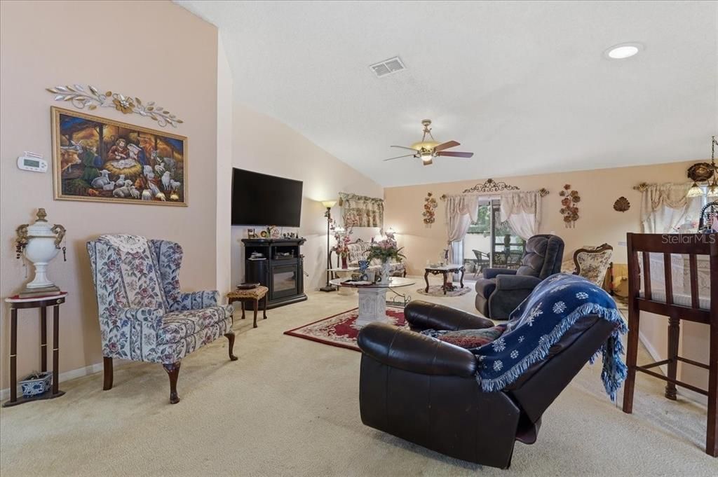 For Sale: $265,000 (3 beds, 2 baths, 1912 Square Feet)