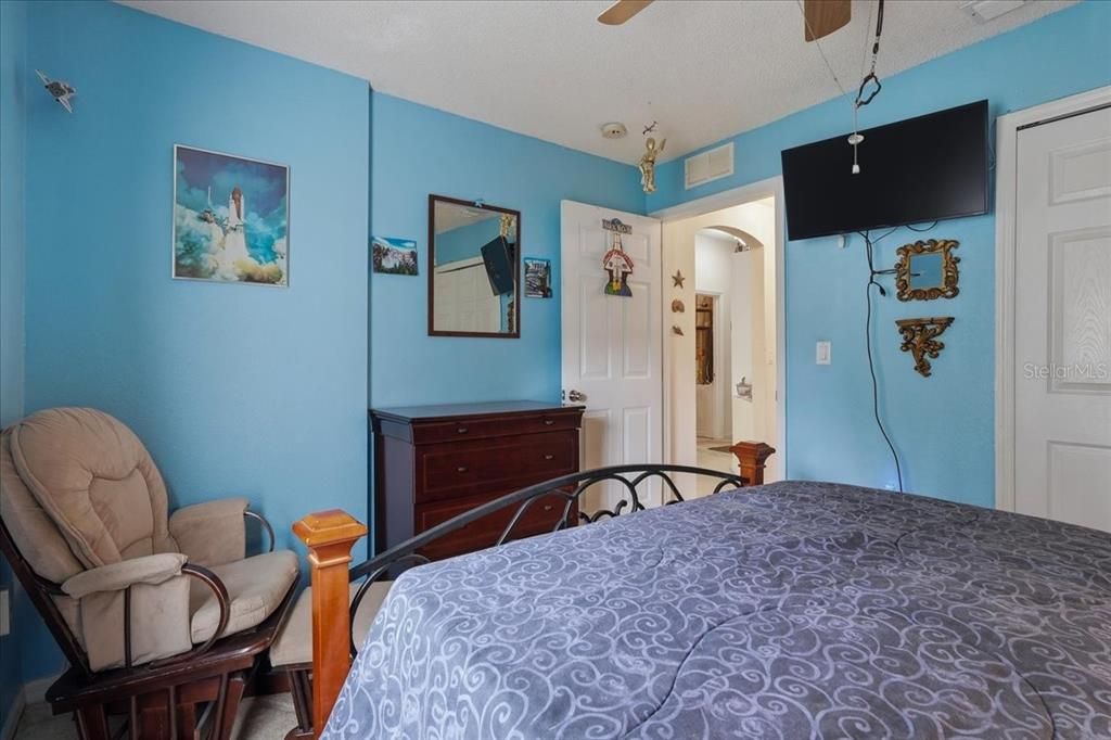 For Sale: $265,000 (3 beds, 2 baths, 1912 Square Feet)