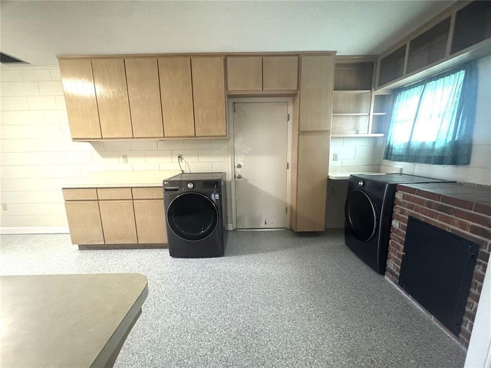 For Rent: $3,400 (3 beds, 2 baths, 2115 Square Feet)