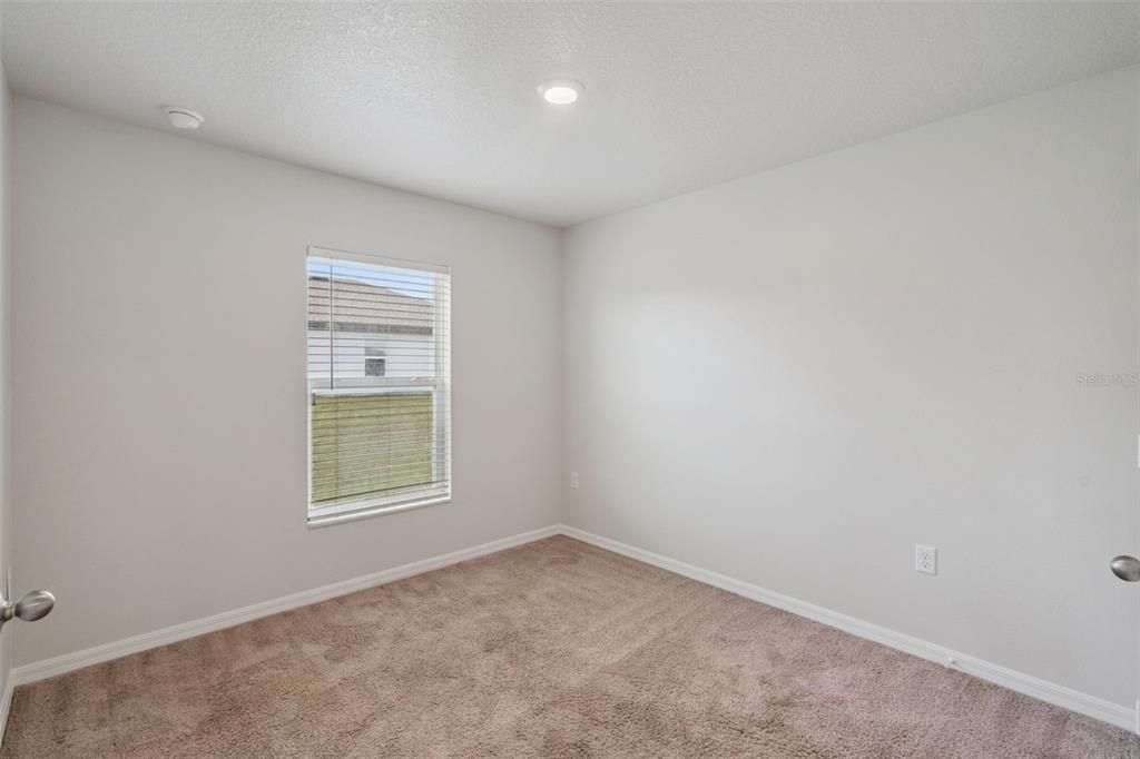 For Sale: $349,900 (5 beds, 3 baths, 1944 Square Feet)