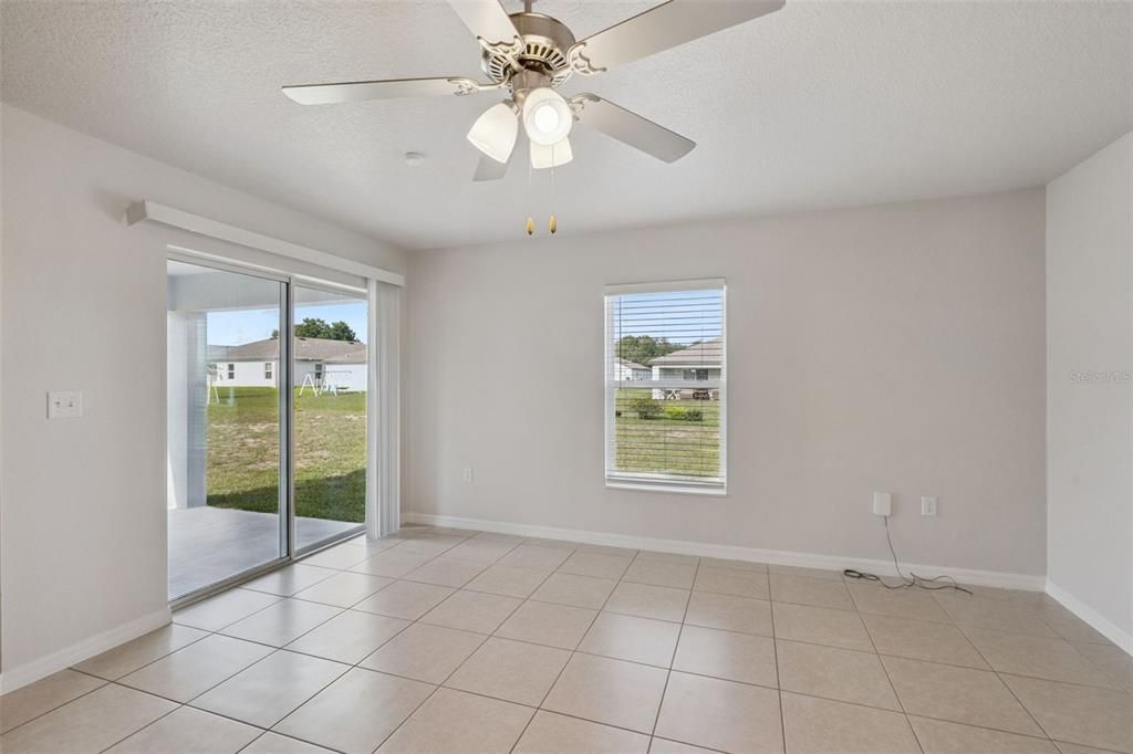 For Sale: $349,900 (5 beds, 3 baths, 1944 Square Feet)