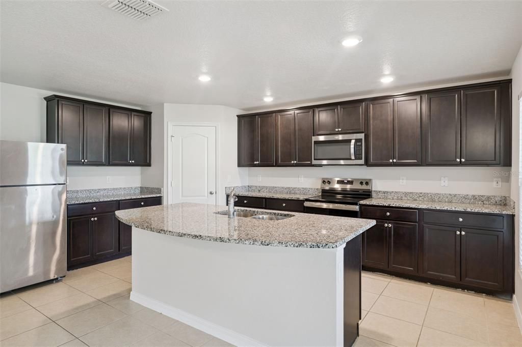 For Sale: $349,900 (5 beds, 3 baths, 1944 Square Feet)