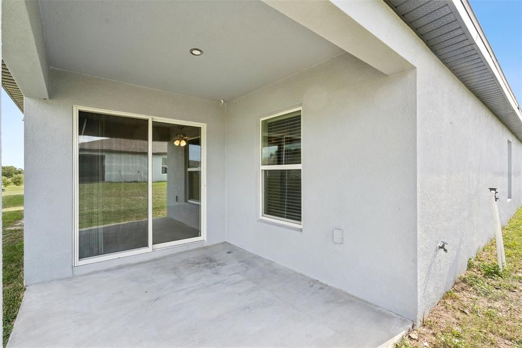 For Sale: $349,900 (5 beds, 3 baths, 1944 Square Feet)