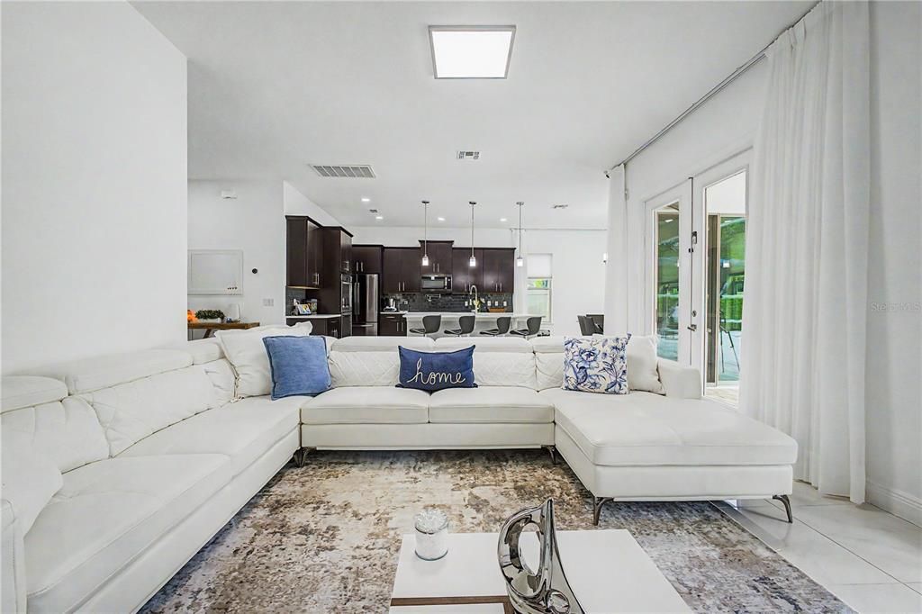 En Venta: $1,318,000 (6 camas, 4 baños, 3900 Pies cuadrados)