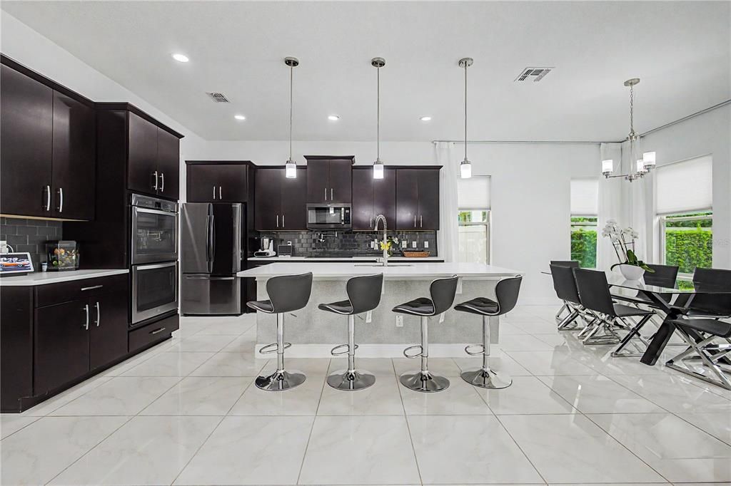 En Venta: $1,318,000 (6 camas, 4 baños, 3900 Pies cuadrados)
