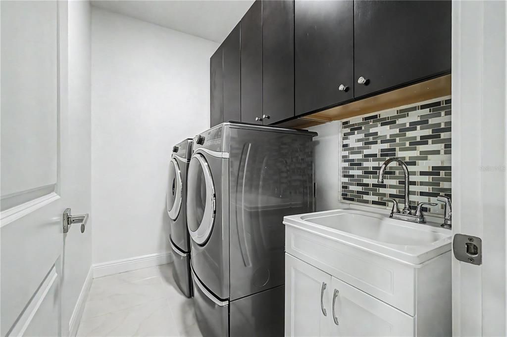 En Venta: $1,318,000 (6 camas, 4 baños, 3900 Pies cuadrados)