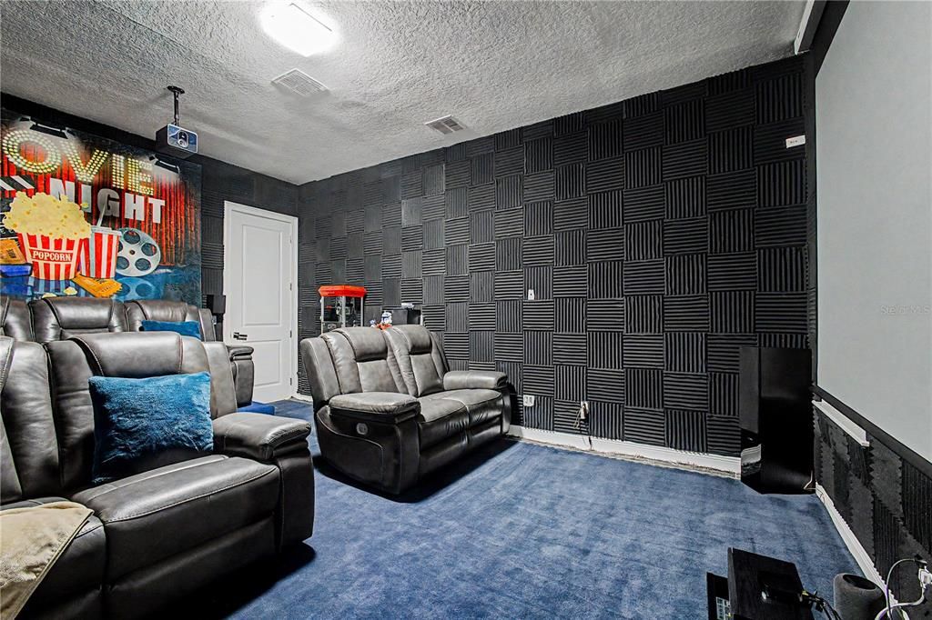 En Venta: $1,318,000 (6 camas, 4 baños, 3900 Pies cuadrados)