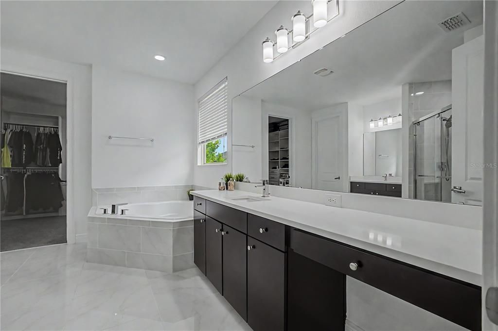 En Venta: $1,318,000 (6 camas, 4 baños, 3900 Pies cuadrados)