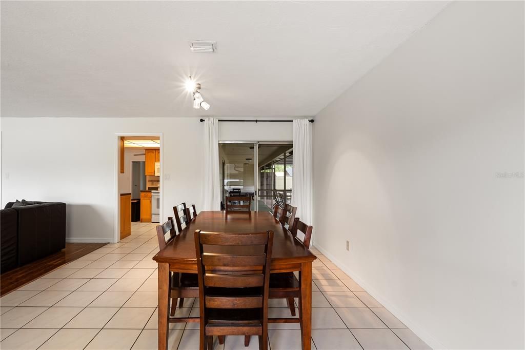 En Venta: $265,000 (3 camas, 2 baños, 1808 Pies cuadrados)