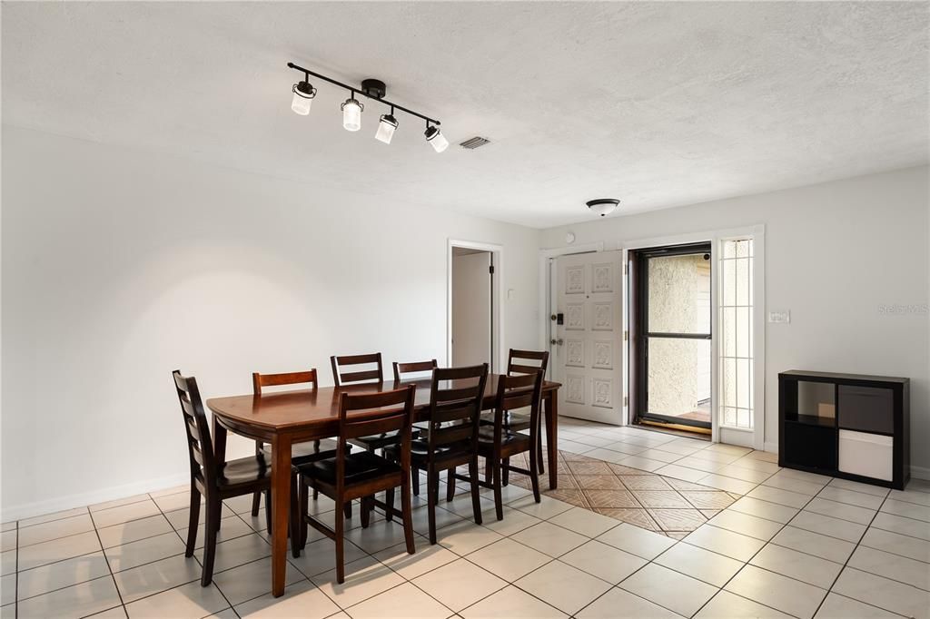 En Venta: $265,000 (3 camas, 2 baños, 1808 Pies cuadrados)